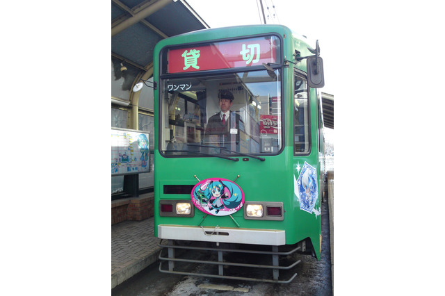札幌市内の路面電車が「雪ミク」仕様に！車内アナウンスは藤田咲 画像