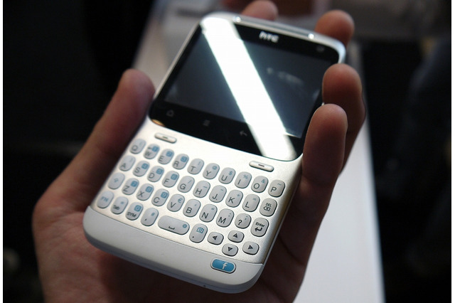 写真・動画でみる“Facebook Phone”「HTC ChaCha」「HTC Salsa」 画像
