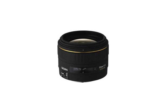 シグマ、デジタル専用大口径標準レンズ「30mm F1.4 EX DC」のコニカミノルタ用/ペンタックス用 画像