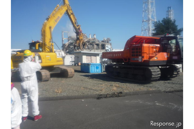 【地震】福島第一原発 ガレキ撤去にコマツ遠隔システム 画像