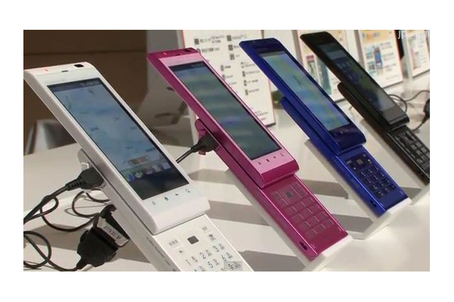 【ビデオニュース】KDDI、スライド型3Dスマートフォン「AQUOS PHONE IS11SH」 画像