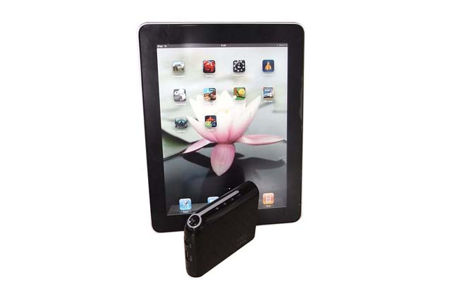 iPhoneのほかiPad 2も充電できる大容量モバイルバッテリ 画像