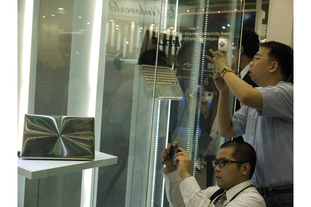 【COMPUTEX TAIPEI 2011（Vol.3）：動画】ASUSTeK、超薄型ノートPCを展示 画像