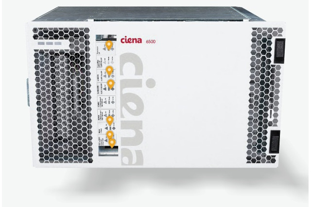 【Interop Tokyo 2011(Vol.8)】会場のバックボーンネットワークとして利用される100Gbps対応ネットワーク 画像