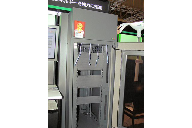 【Interop Tokyo 2011（Vol.21）】富士通、省エネ効果を高めたコンパクト設計の「ファシリティキューブ」 画像