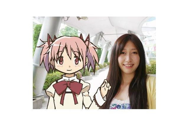 「魔法少女まどか☆マギカ」キャラとの合成写真が撮れるコラボデジカメ 画像
