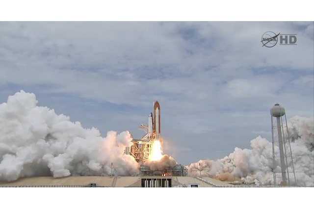 NASA、スペースシャトル「アトランティス」打ち上げ成功 画像