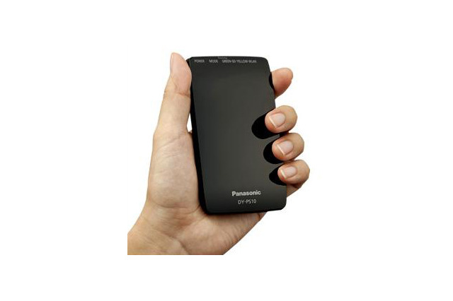 パナソニック、SDカード内のファイルをiPhone・iPod touchでワイヤレス再生できる「ポケットサーバー」 画像