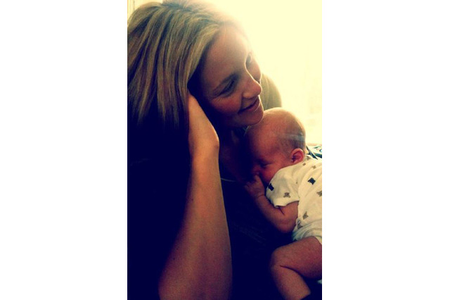 マット・ベラミー、赤ん坊の写真を初公開 画像