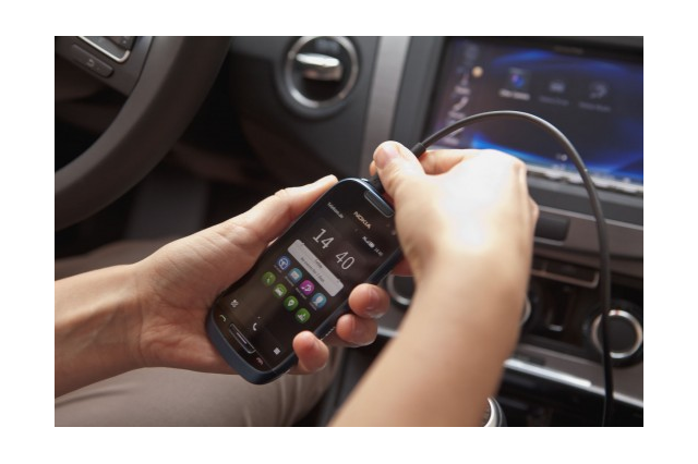 ノキア、スマートフォンと車載システムとの連携をアピール……Nokia Car Mode 画像