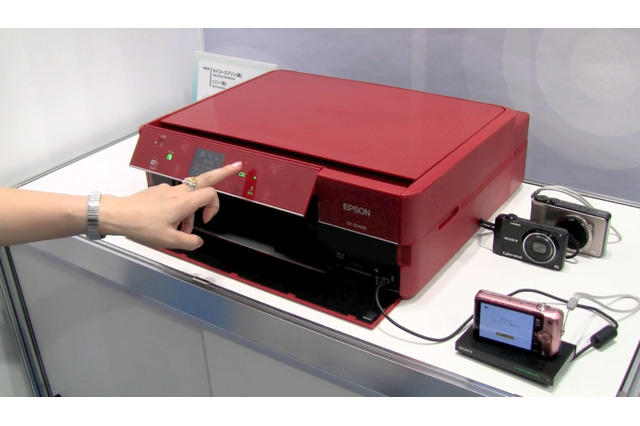 【CEATEC 2011(Vol.31)】実効 375Mbpsの超高速データ転送を実現するTransferJetを体感! 画像