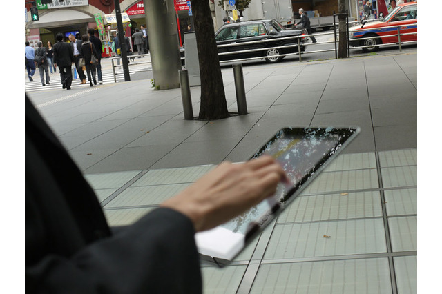 【ビデオニュース】大容量バッテリーの威力を体感……「GALAXY Tab 10.1 LTE(SC-01D)」 画像