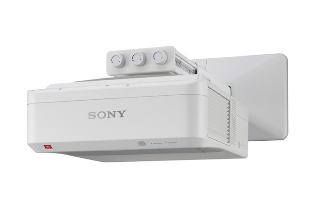 ソニー、近距離からの投影が可能な高輝度液晶プロジェクター2機種 画像