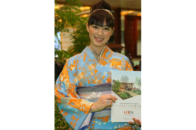 【フォトレポート】東京モーターショー2011コンパニオン…LIXIL 画像