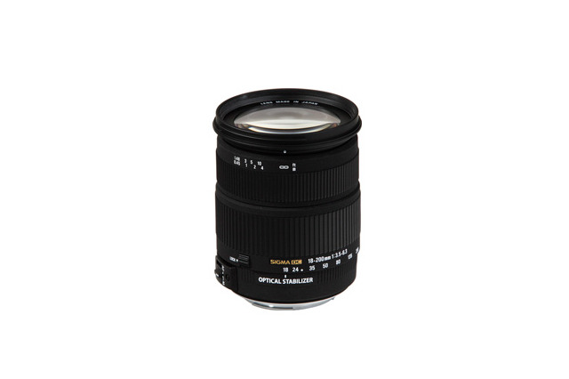 シグマ、手ブレ補正搭載のデジタル専用高倍率ズーム「18-200mm F3.5-6.3 DC OS」を参考出品 画像