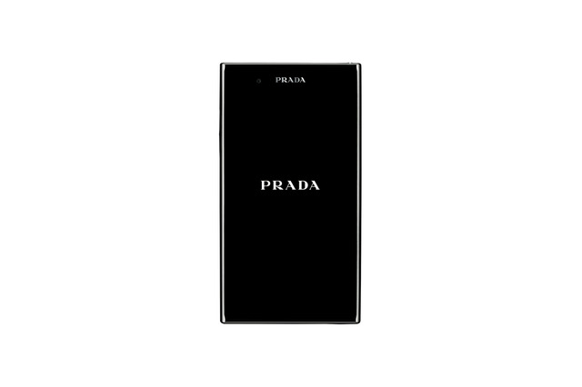 ドコモ、「PRADA phone by LG L-02D」の事前予約受付を17日に開始 画像