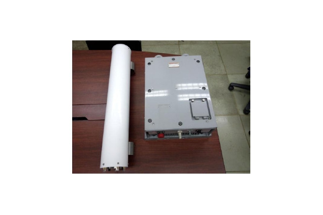 KDDI研、LTE-Advanced基地局向けとなる無線装置内蔵小型アンテナの試作に成功 画像