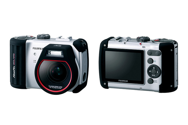 富士フイルム、防水・防塵設計の工事現場用デジカメ「FinePix BIGJOB HD-3W」 広角28mmの3倍ズーム 画像
