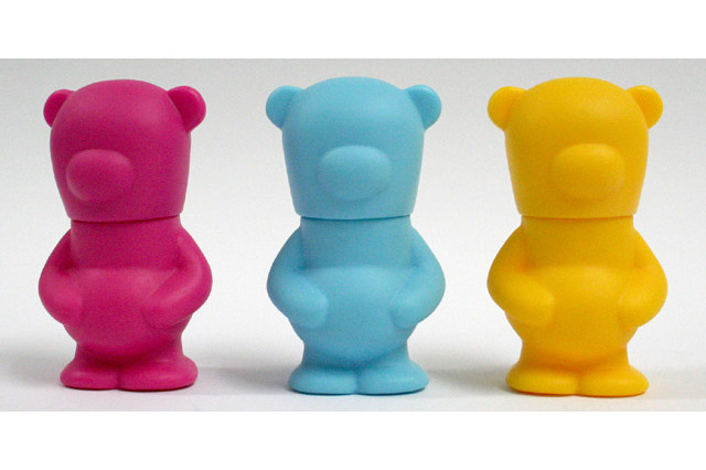 ソリッドアライアンス、熊のフィギュア型USBメモリ 画像