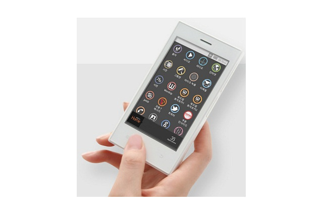 スマホのような携帯メディアプレーヤー……3.7型タッチ有機EL・Android・無線LAN搭載 画像