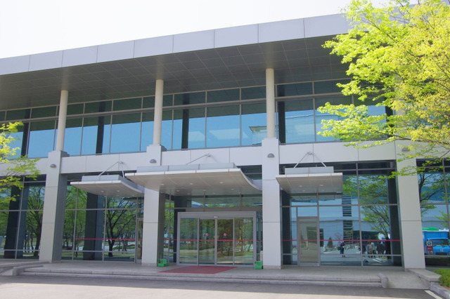 【韓国LGレポート2012(Vol.4)】LG製品工場「Pyongtek Digital Park」でスマホ製造を見学 画像