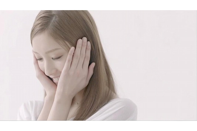 飲まない便秘薬「Resetch」新CM、モデル・菜々緒を起用……ハニカミ姿に注目 画像