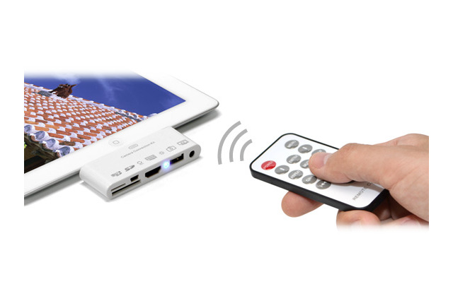 リモコン操作ができるiPhone・iPad用多目的アダプタ……HDMI・USBなど5系統の端子を装備 画像