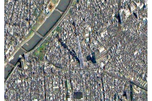 東京スカイツリーを斜め上から見る　衛星写真公開 画像