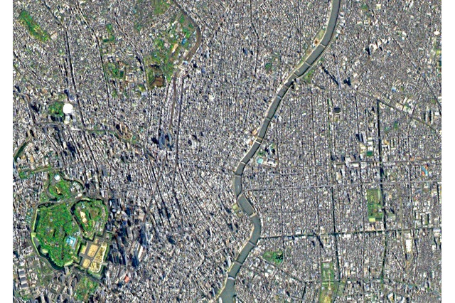 東京スカイツリーを斜め上から見る　衛星写真公開 画像