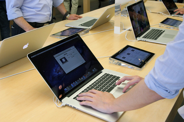 新型MacBookのニュースペックをアップルスタッフが実機で解説!……WWDC関連ブリーフィング 画像