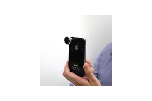 マグネットで簡単装着! 画角180度の広範囲撮影ができるiPhone用魚眼レンズ 画像