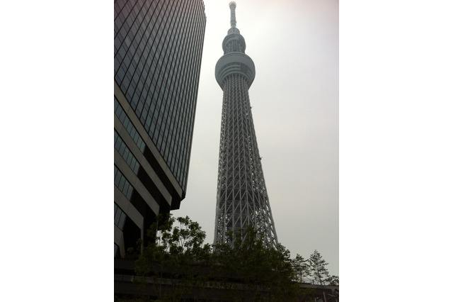 Pocket WiFi LTE GL04P を持ってスカイツリー直下に立つ［SPEED TEST］ 画像