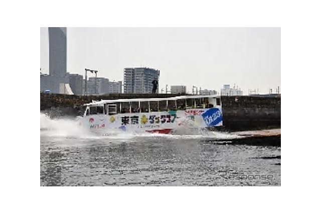水陸両用バスで、橋上と水上からレインボーブリッジを楽しむ 画像