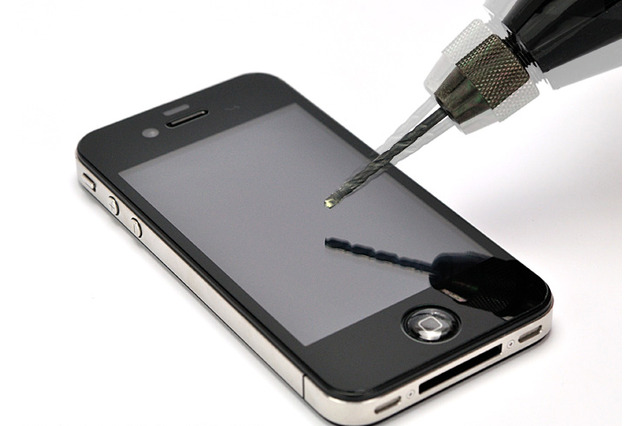 強化ガラス採用! ペン先が触れても傷つきにくいiPhone保護フィルム 画像