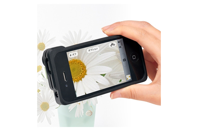 iPhone 4S・4で5倍接写が可能なレンズ付きケース、スポットライトにも使える！ 画像