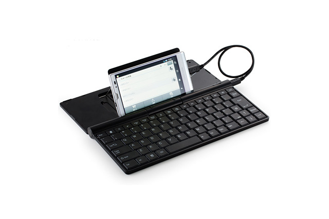 「SoftBank SELECTION」よりスマホ向けスタンド付きモバイルキーボードとハンディスピーカー 画像