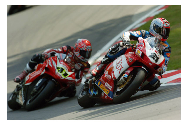 ベイリス、芳賀らの激闘再び〜GyaO「スーパーバイク世界選手権2006 総集編」 画像