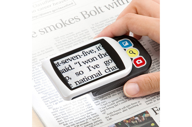 地図や新聞を大きく拡大! 細かい文字を鮮明に映し出せるCMOSセンサー搭載電子ルーペ 画像