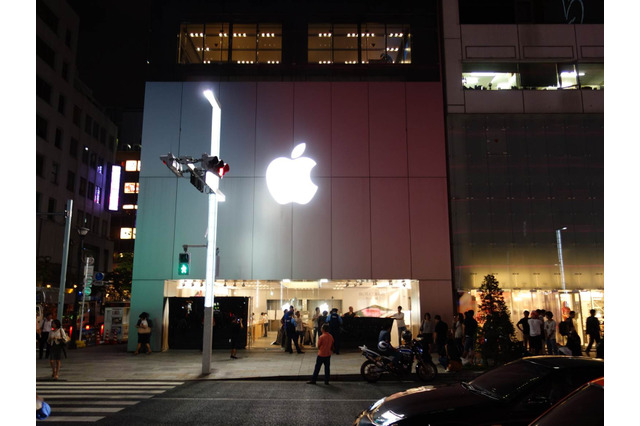 いよいよ明日、iPhone 5発売！Apple Store銀座店前に300人超の行列 画像