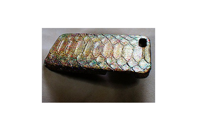 1万8千円でiPhone 5をゴージャスに！ ゴールド・レインボーラメ・ケース 画像