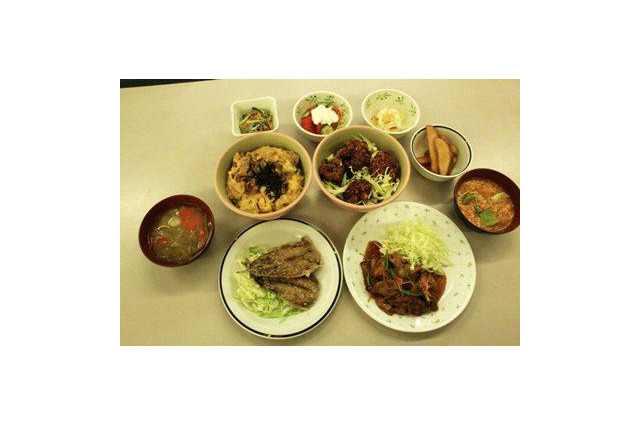 TVアニメ「となりの怪物くん」×立命館大学　学食のコラボメニューを食べてみた! 画像
