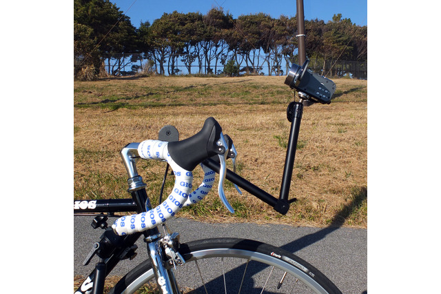 デジカメを自転車に搭載、自分撮りも可能なカメラアーム……ベビーカーなどにも対応 画像