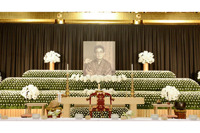 たけし、大島監督に別れ…「オレもそのうち行くからまた怒鳴ってほしい」 画像