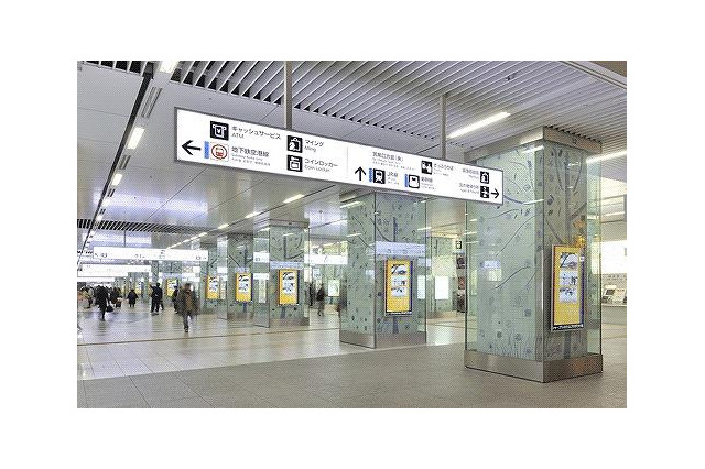 シャープ、JR博多駅構内に大規模サイネージシステムを導入 画像
