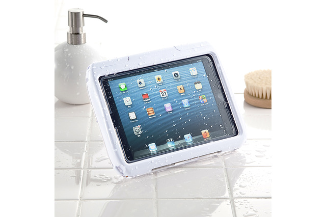iPad miniをバスタイムに楽しめるスタンド機能付き防水ケース 画像