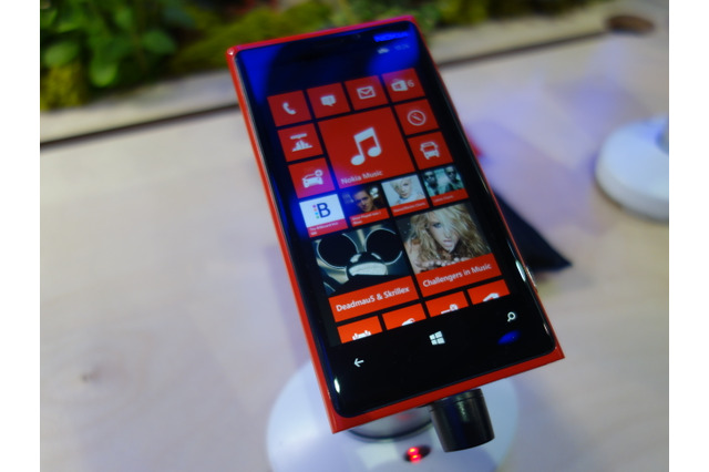 【MWC 2013 Vol.26(動画)】ノキアの最新Windows Phone 8スマホ「Lumia 720」を触った 画像