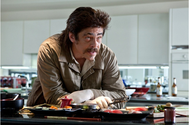 ベニチオ・デル・トロをオリバー・ストーン監督が尋問　『野蛮なやつら』［動画］ 画像