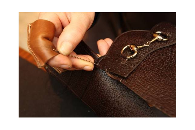 シューズアルチザンコーナーで職人が実演　3月10日まで 画像