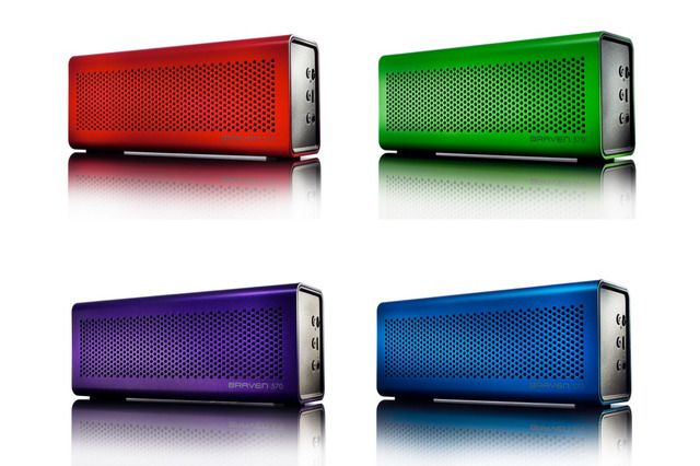 スマホ音源再生のほかハンズフリー通話、スマホ充電も可能なBluetoothスピーカー 画像