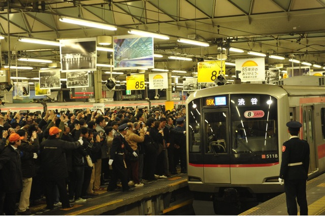東横線・渋谷駅最後の夜……直通運転［フォトレポート］ 画像